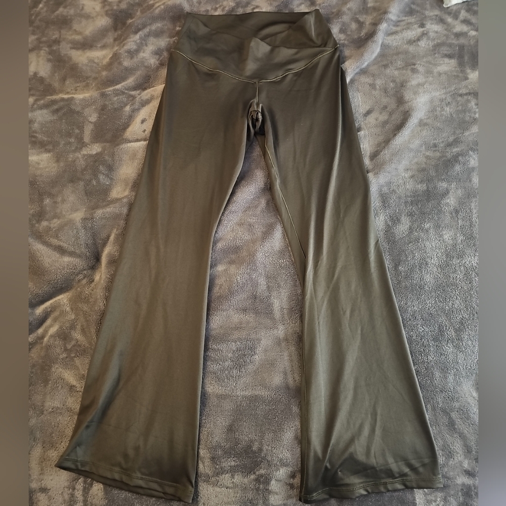 Athletic Works Womens Green Yoga Pants Bell Bottom Large 12/14 DriWorks